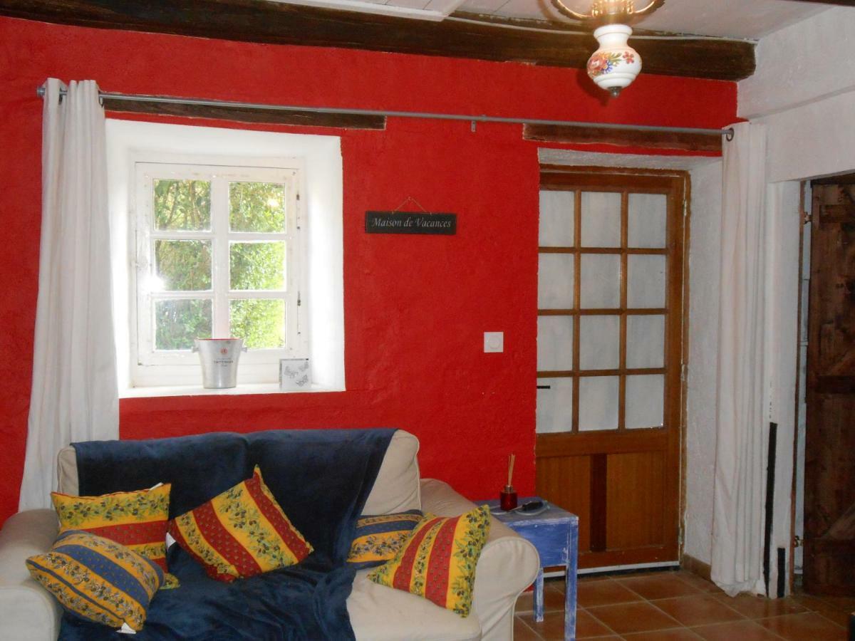 Chat Noir Gite Et Chambre D'Hotes Genouille  Exteriör bild